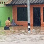 ฝนตกหนัก น้ำท่วมบ้าน ระดมเร่งช่วย ผู้ป่วยติดเตียง-ชาวบ้าน อพยพพ้นพื้นที่อุทกภัย