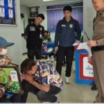 รวบหนุ่มสุดแสบ หลอกเชิดลอตเตอรี่ 262 ถูกจับก้มกราบสำนึกผิด แม่ค้าไหว้สิ่งศักดิ์สิทธิ์ ขอถูกรางวัลที่ 1 ฟาดเคราะห์