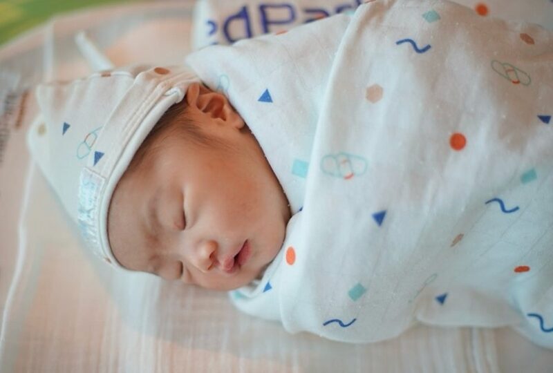 เปปเปอร์ UHT เป็นคุณพ่อป้ายแดง เปิดตัว “น้องเรน่า” ลูกสาวคนแรก