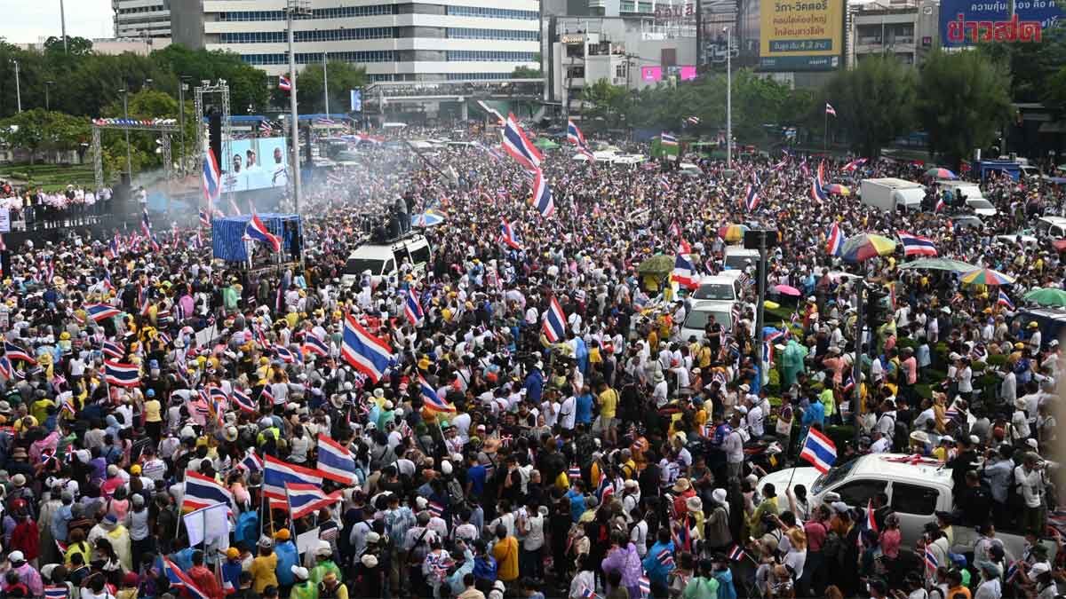 ยิ่งค่ำยิ่งแน่น ม็อบ28มิ.ย. ทะลักอนุสาวรีย์ชัยฯ คาดผู้ชุมนุมแตะ 20,000 คน