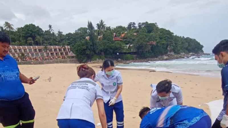 หนุ่มรัสเซีย ฝ่าธงแดง ลงเล่นน้ำทะเลหาดกะรน ก่อนโดนคลื่นซัดจมดับต่อหน้าลูกเมีย