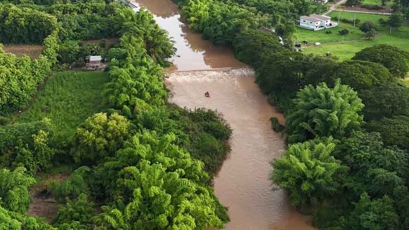 Police boat capsizes in Loei River chase, officer missing | News by Thaiger