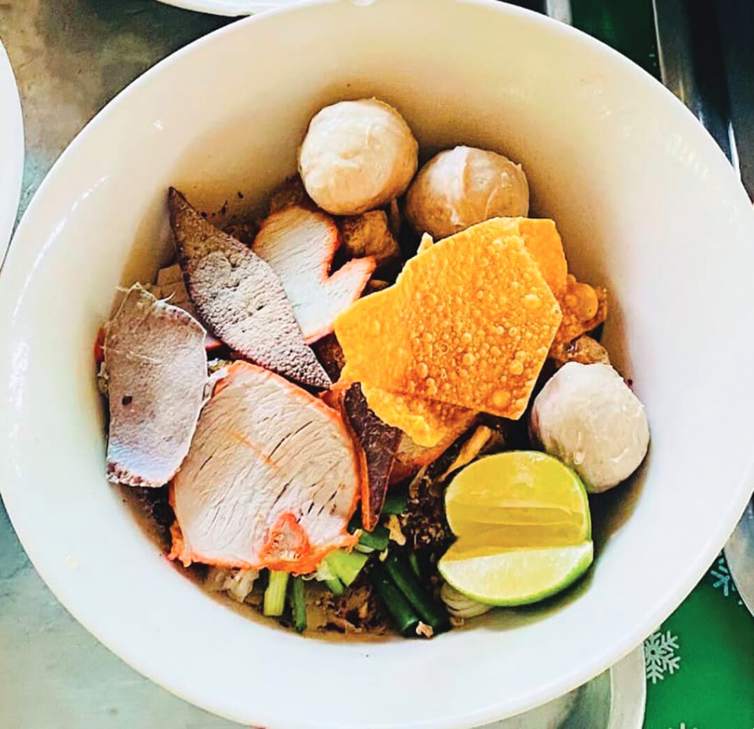 หลาก&หลาย - ก๋วยเตี๋ยวโอ่งแม่น้อย อร่อยที่สุดในเมืองมนุษย์