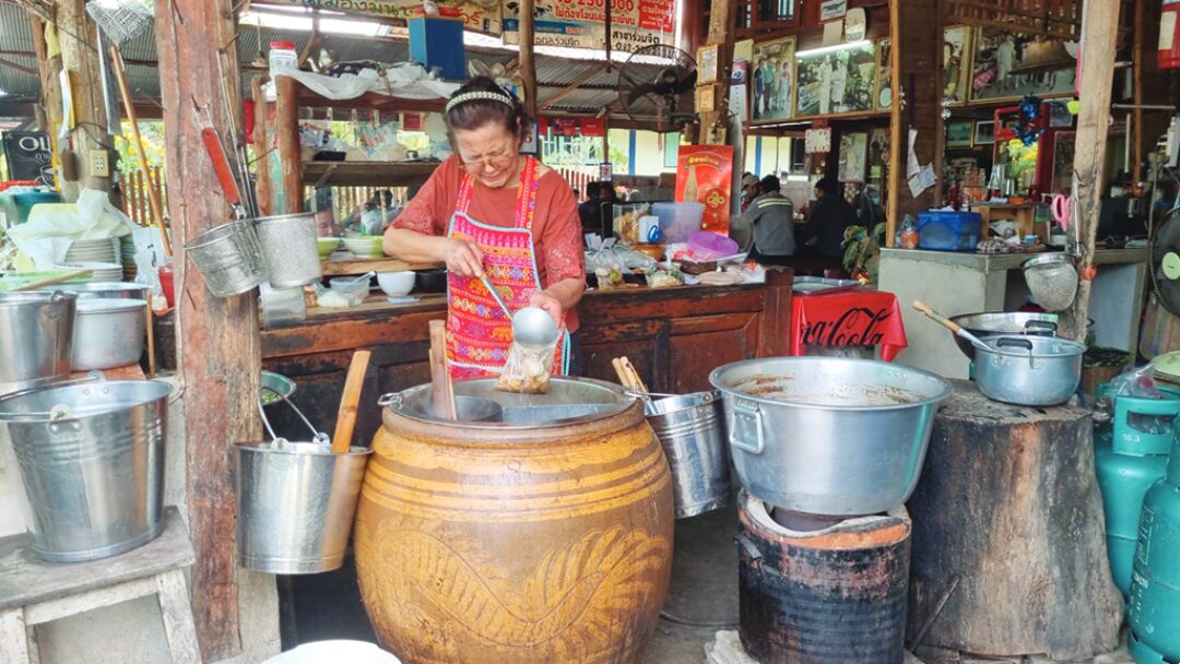 หลาก&หลาย - ก๋วยเตี๋ยวโอ่งแม่น้อย อร่อยที่สุดในเมืองมนุษย์