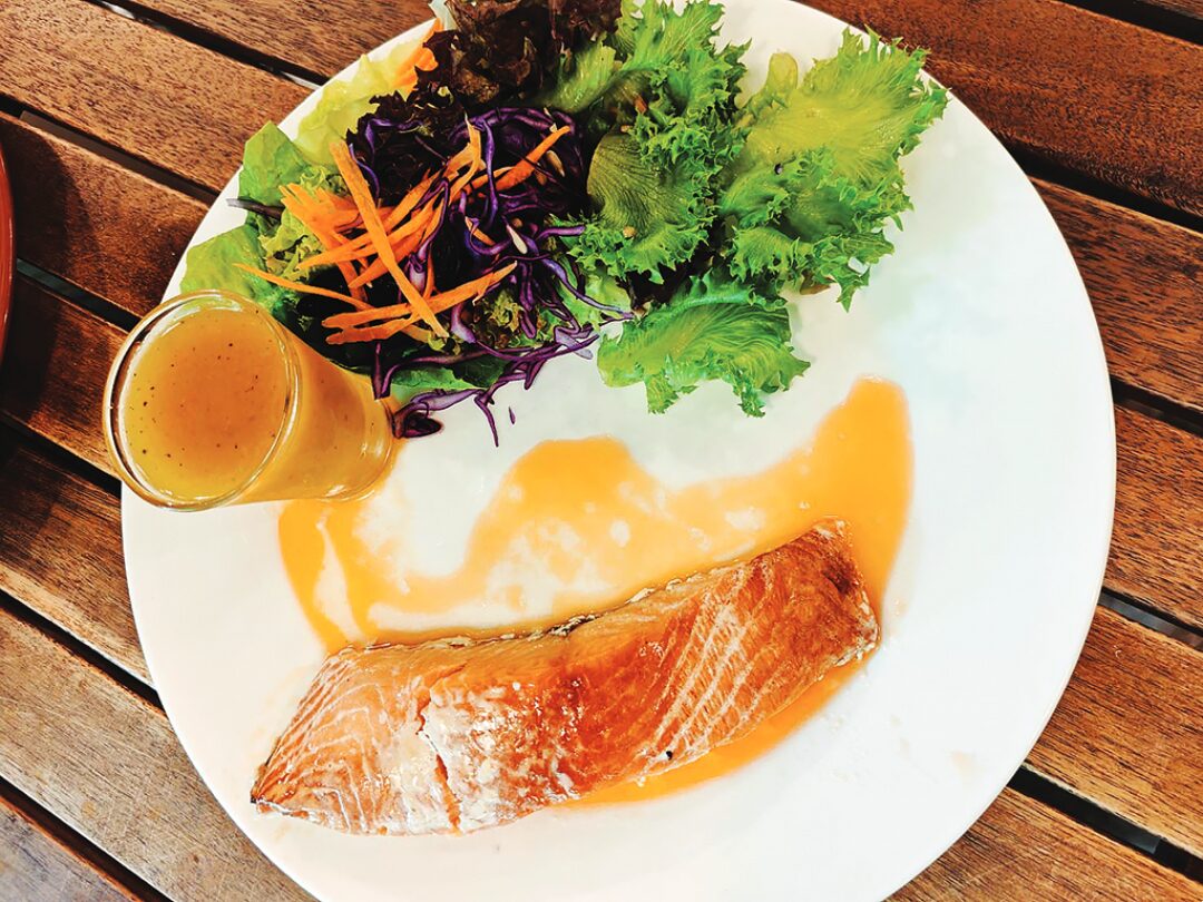 หลาก&หลายอิ่มอร่อย - ‘ไร่ปลูกรัก’เมืองโอ่ง เนื้อรมควันไม้มัลเบอร์รี่