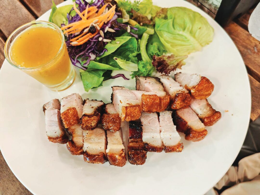 หลาก&หลายอิ่มอร่อย - ‘ไร่ปลูกรัก’เมืองโอ่ง เนื้อรมควันไม้มัลเบอร์รี่