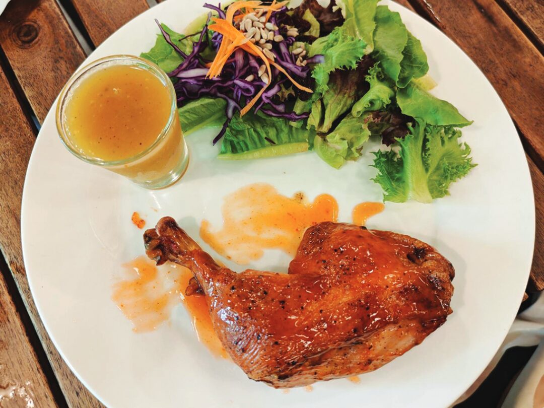 หลาก&หลายอิ่มอร่อย - ‘ไร่ปลูกรัก’เมืองโอ่ง เนื้อรมควันไม้มัลเบอร์รี่