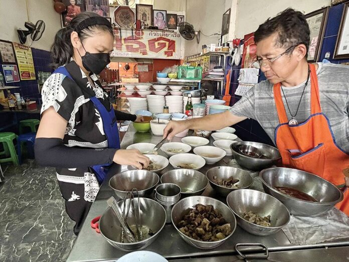 เผ็ดสะท้านเมืองปทุมฯ ร้านก๋วยเตี๋ยวเรือพันธุ์ดุ   
