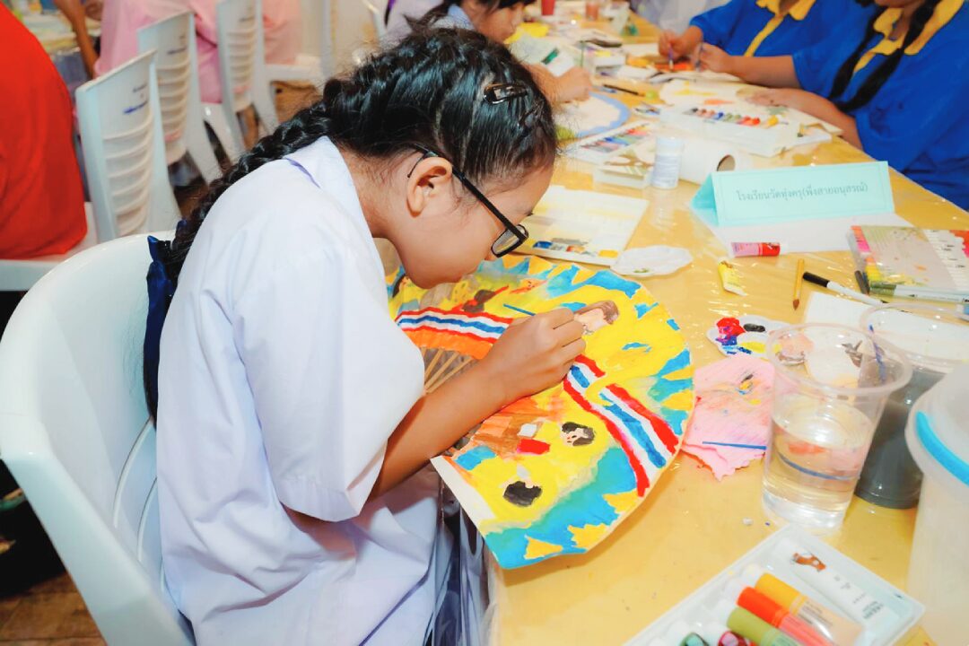 สดจากเยาวชน - ‘บวร๑๐’เฉลิมพระเกียรติ ศิลปะวาดภาพบนพัดจีบ