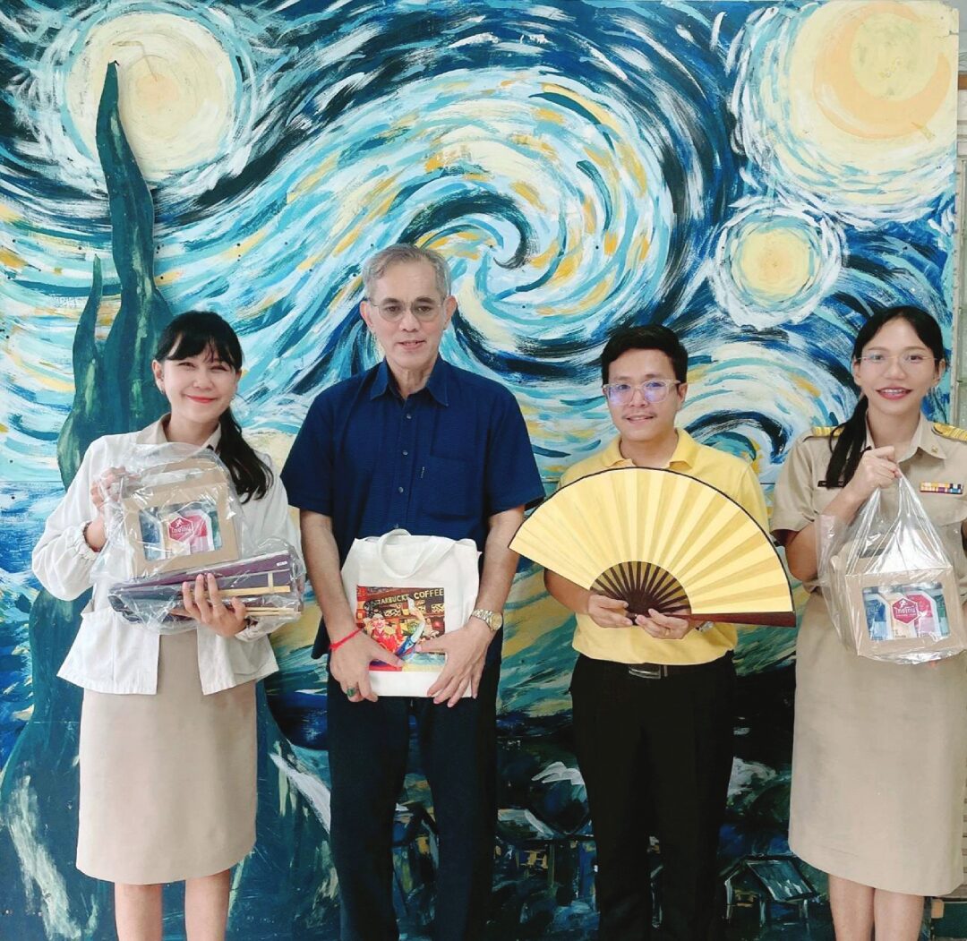 สดจากเยาวชน - ‘บวร๑๐’เฉลิมพระเกียรติ ศิลปะวาดภาพบนพัดจีบ