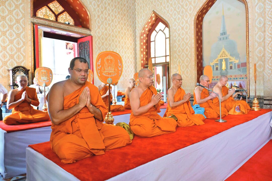 ข่าวสดพระเครื่อง - แห่เทียนพรรษายิ่งใหญ่ ถวาย 10 พระอารามหลวง