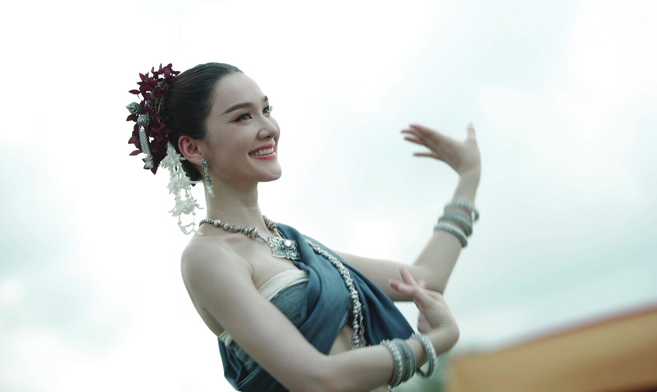 อาทิตย์ใส - ‘เดียร์น่า-ตูมตาม-ก้อง’ไหลลื่น พรหมลิขิตร่วมงาน‘ผาแดงนางไอ่’