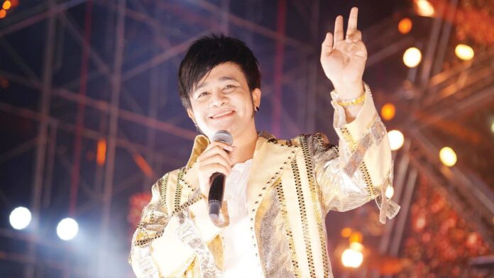 เบื้องหลังมายา