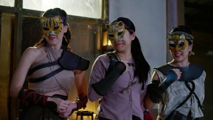 เรื่องย่อ 3 สาวโคกอีแร้ง แจ็คกี้ ชาเคอลีน รีเทิร์นคู่ขวัญ แม็ค ปวิช