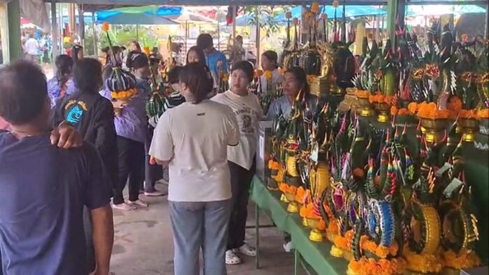 Kham Chanod draws crowds for spiritual rituals and luck | News by Thaiger