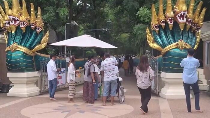 Kham Chanod draws crowds for spiritual rituals and luck | News by Thaiger