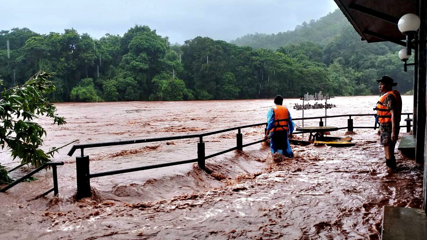 .อุตุฯ เตือนพายุถล่ม ทั่วไทยฝนตกหนัก ระวัง น้ำล้นตลิ่ง น้ำท่วมฉับพลัน น้ำป่าไหลหลาก.