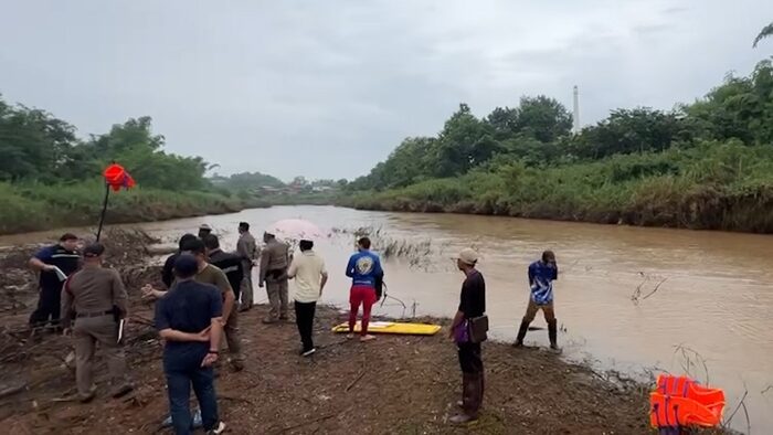 พบร่างแล้ว 'หมวดเขียว' ร.ต.ท. พายเรือไล่ล่าจับผู้ต้องหา ก่อนเรือคว่ำ จมน้ำหาย สลด เจอศพลอยติดเกาะกลางแม่น้ำ ถูกพัดมาไกลกว่า 1 กิโลเมตร