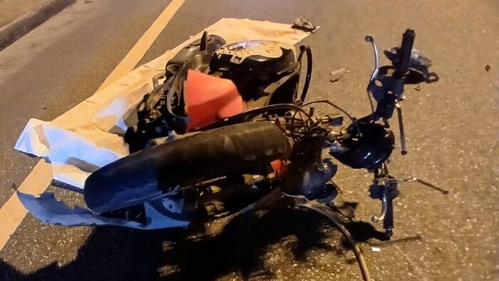 Motorcycle crash with Mercedes-Benz kills two young men in Pathum Thani | News by Thaiger