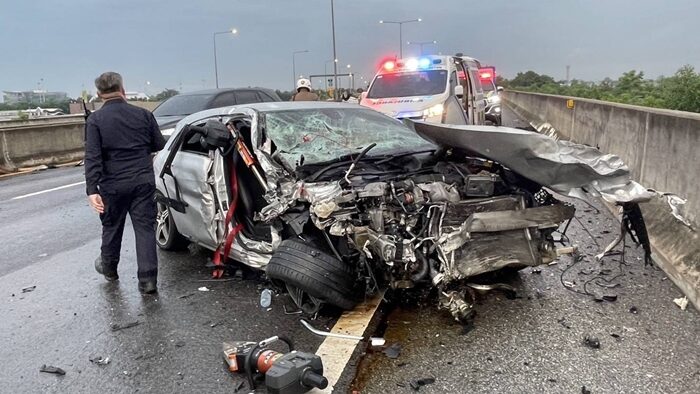 Serious accident on Chalong Rat Expressway leaves two injured | News by Thaiger