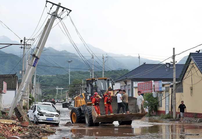 ปักกิ่งอ่วม “ฝนถล่ม-น้ำท่วมสูง” ดับพุ่ง 30 ศพ 8 หมื่นคนอพยพ ยังเตือนภัยสูงสุด