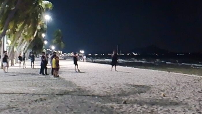 Mysterious body found at Bang Saen Beach, police seek identity | News by Thaiger