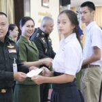 มอบเงินสงเคราะห์บุพการีที่พิการฯ มอบทุนการศึกษา แก่บุตรทหารผ่านศึก