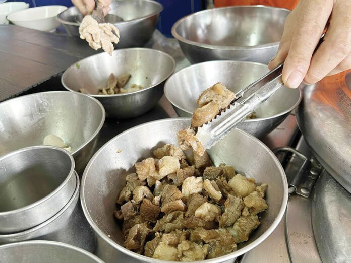 เผ็ดสะท้านเมืองปทุมฯ ร้านก๋วยเตี๋ยวเรือพันธุ์ดุ   