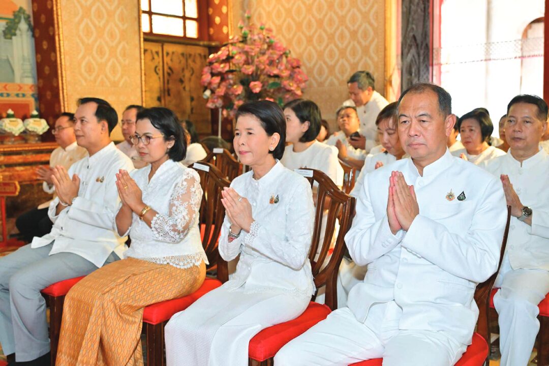 ข่าวสดพระเครื่อง - แห่เทียนพรรษายิ่งใหญ่ ถวาย 10 พระอารามหลวง
