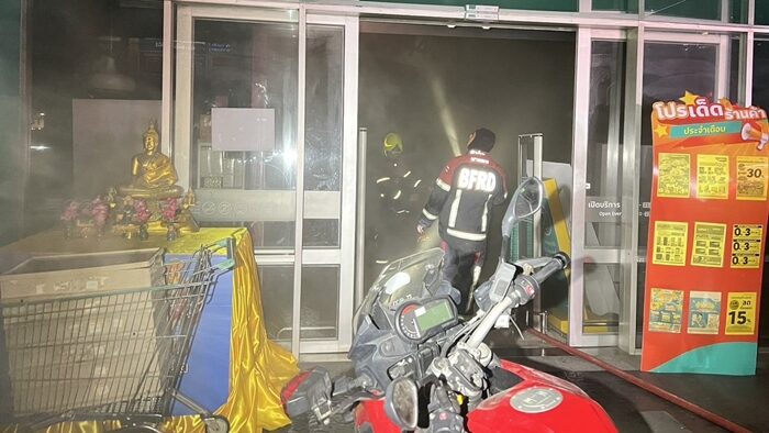 Blaze at Bangkok supermarket quickly contained by firefighters | News by Thaiger