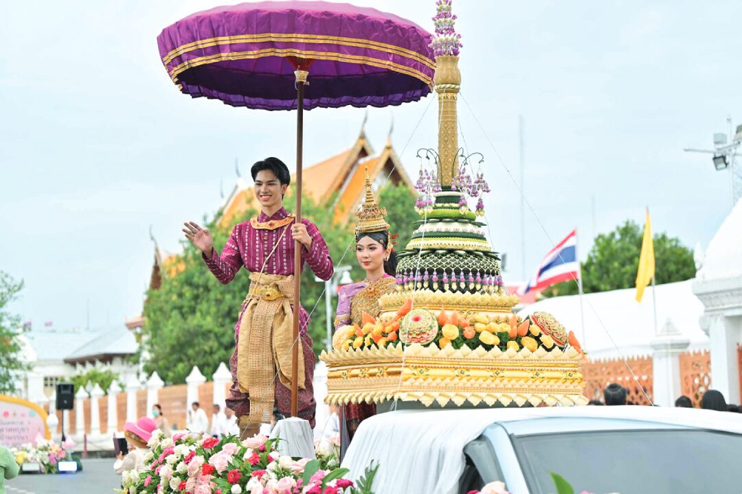 ข่าวสดพระเครื่อง - แห่เทียนพรรษายิ่งใหญ่ ถวาย 10 พระอารามหลวง