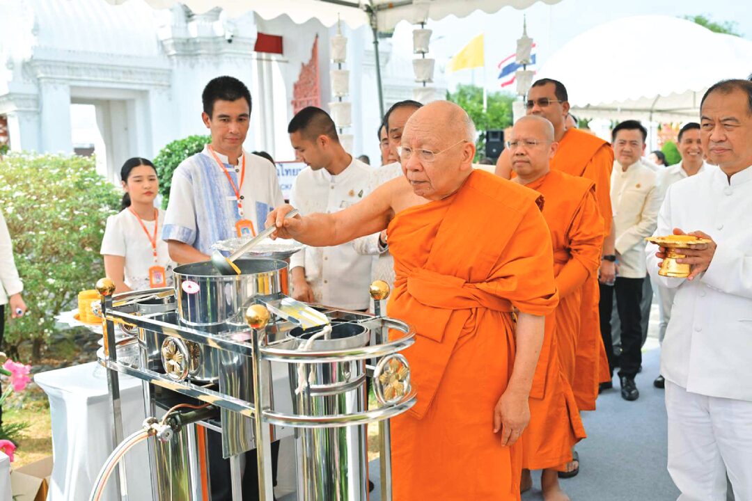 ข่าวสดพระเครื่อง - แห่เทียนพรรษายิ่งใหญ่ ถวาย 10 พระอารามหลวง