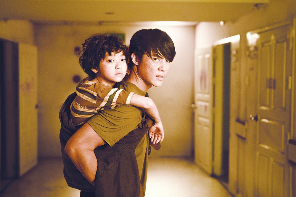 เบื้องหลังมายา - ‘เต็นท์’สานฝันสิบปีเป็นจริง มวยไทยสู้ซอมบี้‘ปากกัด ตีนถีบ’