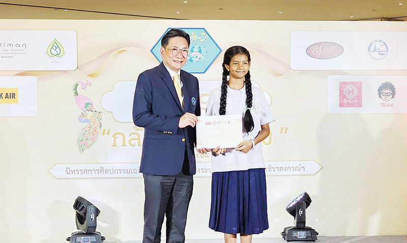 สดจากเยาวชน - ศิลปะเฉลิมพระเกียรติ วาดภาพบนพัดจีบ