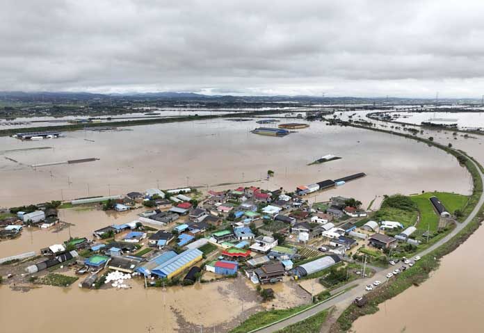 เกาหลีใต้เตือนสูงสุด “ฝนถล่ม-น้ำท่วมหนัก” สลดดับแล้ว 4 ศพ-กว่า 5 พันคนหนีตาย (คลิป)