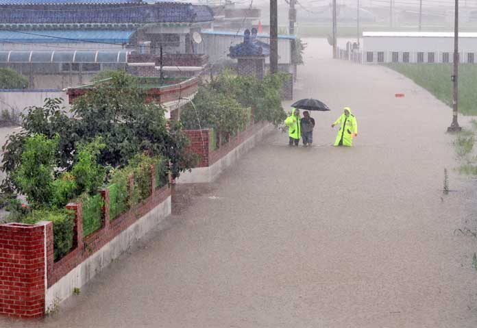 เกาหลีใต้เตือนสูงสุด “ฝนถล่ม-น้ำท่วมหนัก” สลดดับแล้ว 4 ศพ-กว่า 5 พันคนหนีตาย (คลิป)