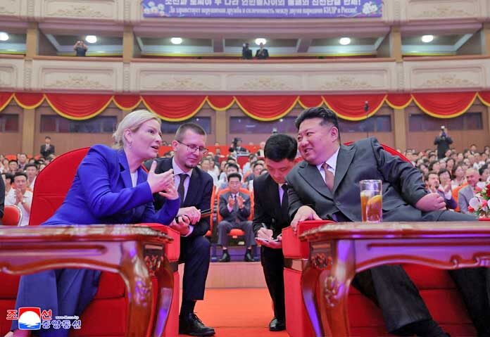 คิมรับศพทหารสู้ศึกยูเครน “ยกเป็นวีรบุรุษ” ฉลอง 1 ปีสนธิสัญญายุทธศาสตร์รัสเซีย
