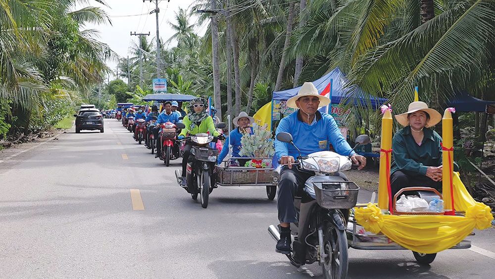 รายงานพิเศษ - แห่เทียนพรรษา-ทอดผ้าป่า จัดขบวนซาเล้งกว่า 200 คัน