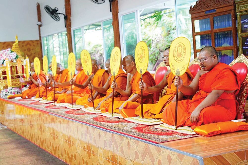 ข่าวสดพระเครื่อง - ถวายเทียน 2 แผ่นดิน เข้าพรรษาไทย-เมียนมา