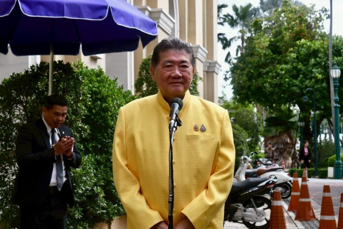 ภูมิธรรม เวชยชัย รองนายกรัฐมนตรีและ รมว.มหาดไทย