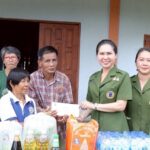 ผบ.มทบ.38 ควง ประธานสมาคมแม่บ้าน ดูแลสุขภาพประชาชน ประสบ อุทกภัย อ.เวียงสา