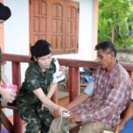 ผบ.มทบ.38 ควง ประธานสมาคมแม่บ้าน ดูแลสุขภาพประชาชน ประสบ อุทกภัย อ.เวียงสา