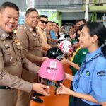 โครงการถนนปลอดภัย รณรงค์สวมหมวกนิรภัย 100% ให้ความรู้ ความเข้าใจ กฎหมายจราจร
