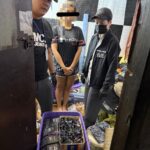 บุกรวบคาบ้านพัก แม่ค้าบุหรี่ไฟฟ้า ยึดของกลางกว่า 1,000 ชิ้น ส่งสน.ดินแดงแจ้งข้อหาหนัก