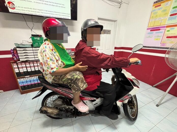 Two women arrested for stealing phone from elderly monk | News by Thaiger