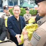 ผบช.น. แม่บ้านตำรวจนครบาล กต.ตร. ร่วมมอบถุงยังชีพ ไข่ไก่ ข้าวสาร ตร.เทียนทะเล