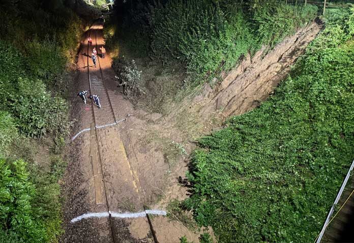 รถไฟเยอรมัน “ตกราง” ดับ 3 ศพ-เจ็บกว่า 40 คน คาดฝนหนักทำดินถล่มทับเส้นทาง