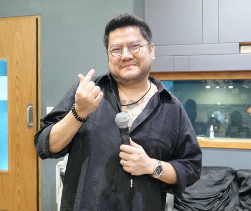 เบน ชลาทิศ ลุกออกกลางคอนเสิร์ต หลังเจอกลิ่นเรอรบกวน ทำเวียนหัวจนทนไม่ไหว
