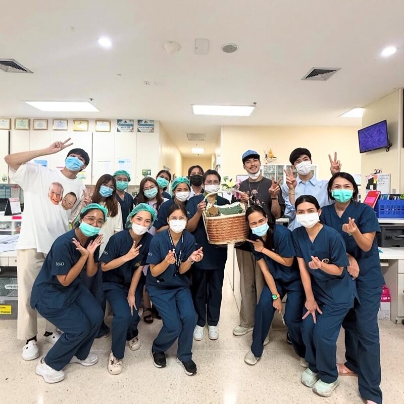 “บอย ปกรณ์” และครอบครัว นำเงินทำบุญคุณแม่งามทิพย์ 1.2 ล้าน ให้มูลนิธิรามาฯ น้ำตาซึมเห็น ICU ที่แม่เคยอยู่