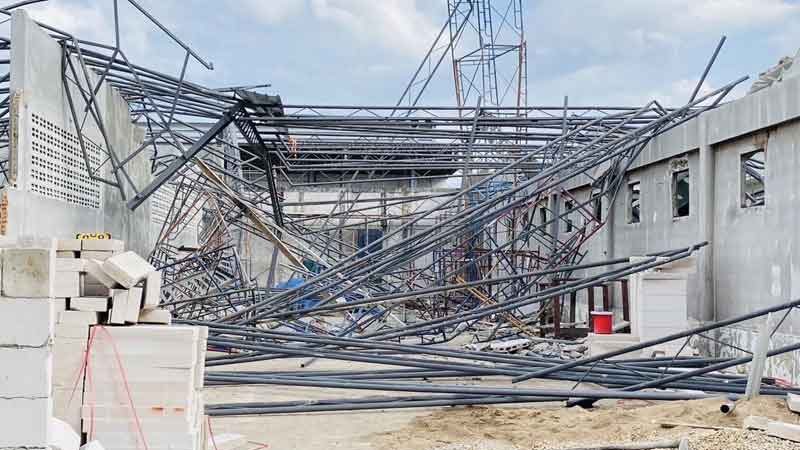 Building collapse in Chiang Rai traps people, rescue underway | News by Thaiger